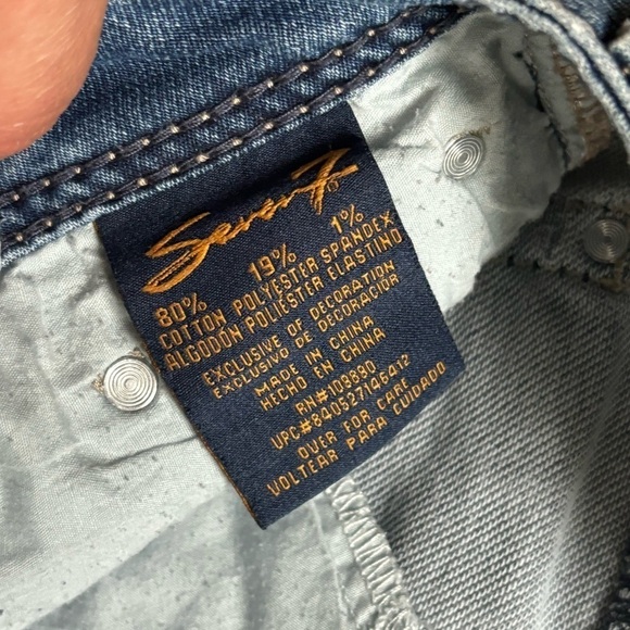 Seven7 jean shorts! Like new, size 6 women’s. Bermuda length. - Picture 8 of 9